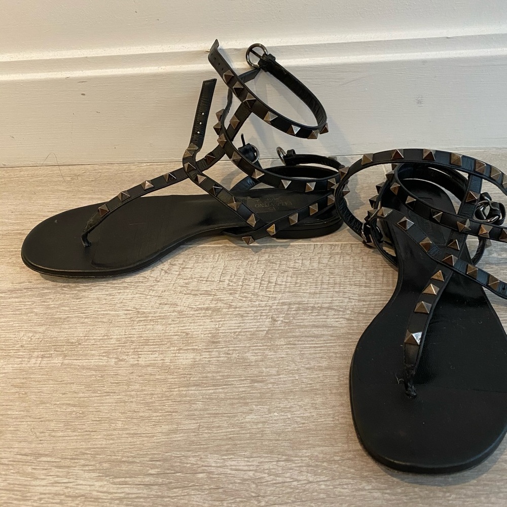 Valentino Rockstud Sandals black